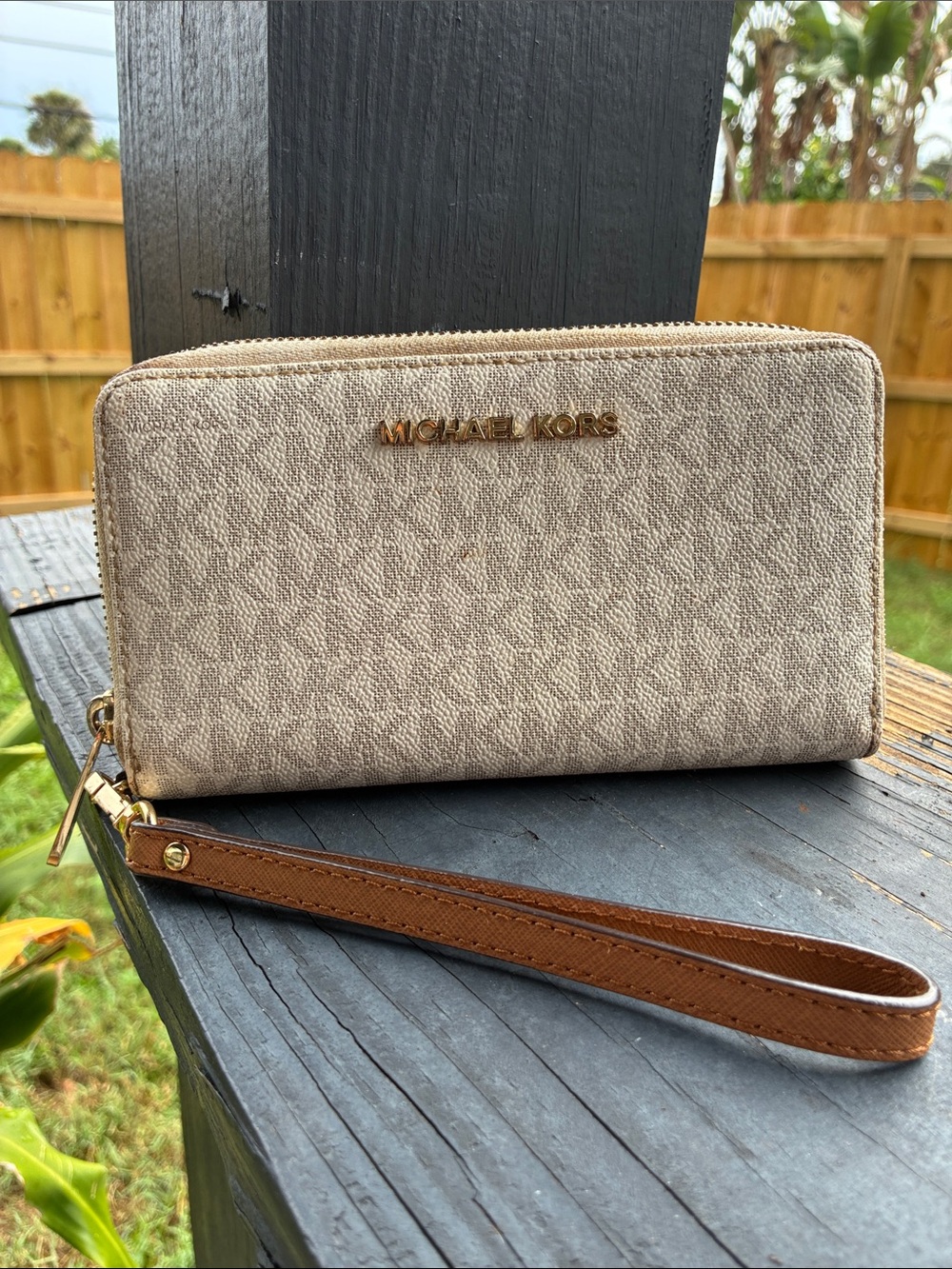 Authentic Michael Kors Zip Wallet/ Wristlet